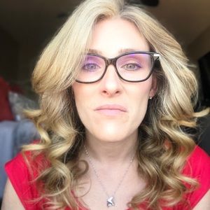 Meet your Posher, Leigh-ann